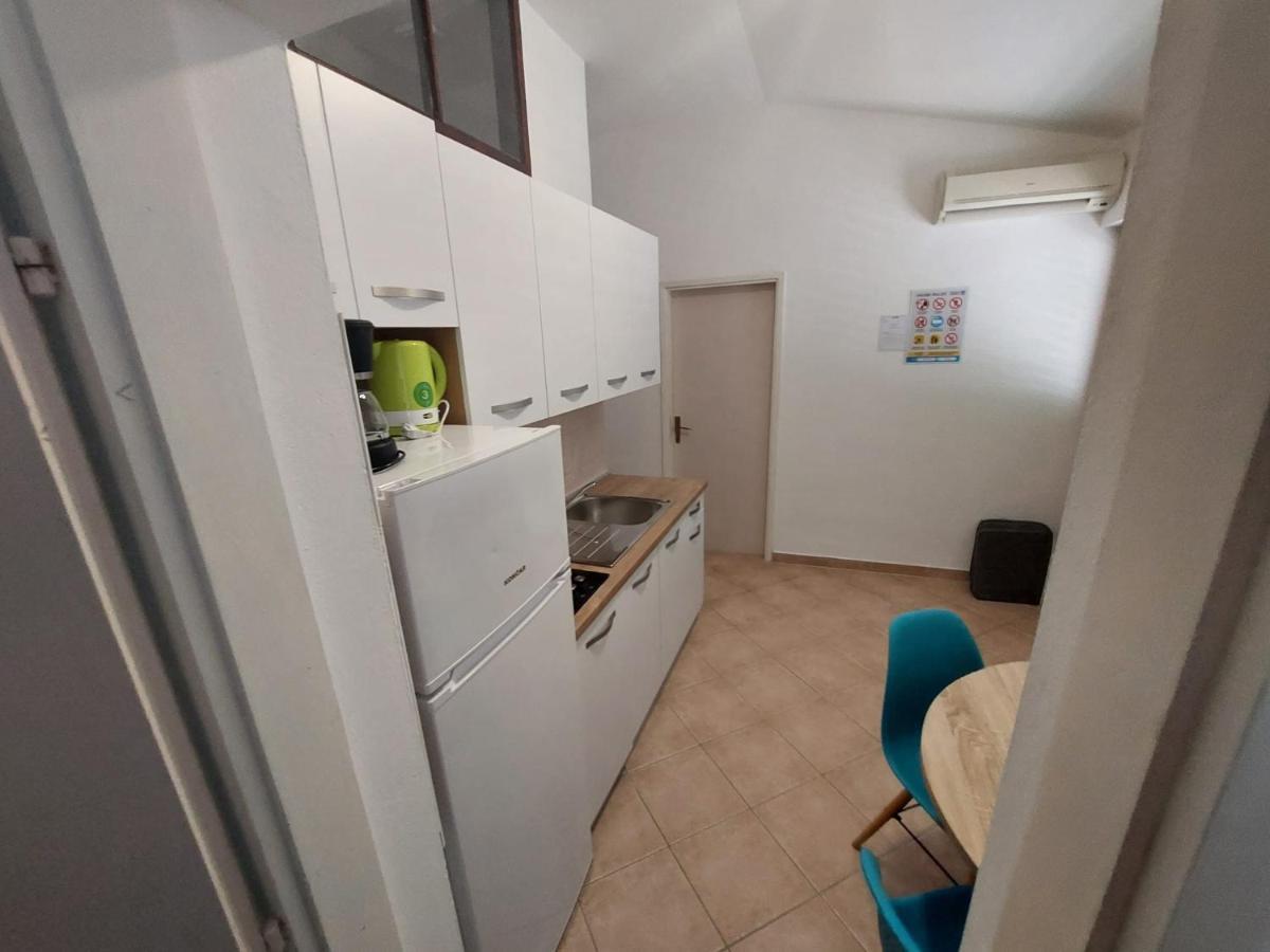 Apartments King - City Center Novalja Exterior foto
